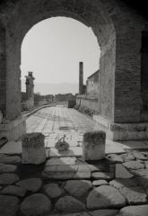 MODENA - Kenro Izu, requiem for Pompei. Riapre la mostra personale del fotografo giapponese